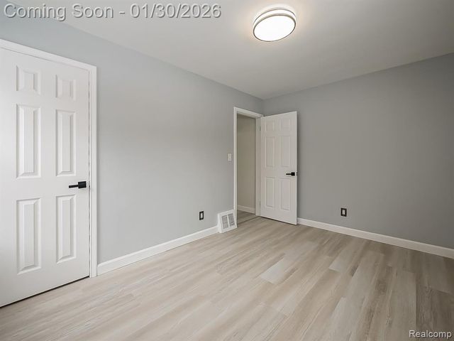 38 South Ascot Road, Waterford, MI 48328