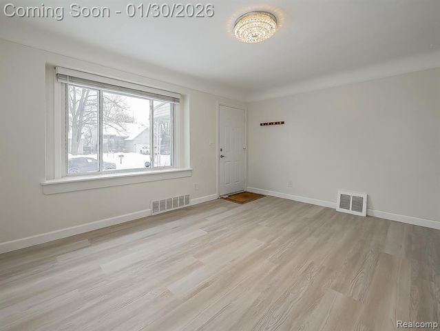 38 South Ascot Road, Waterford, MI 48328