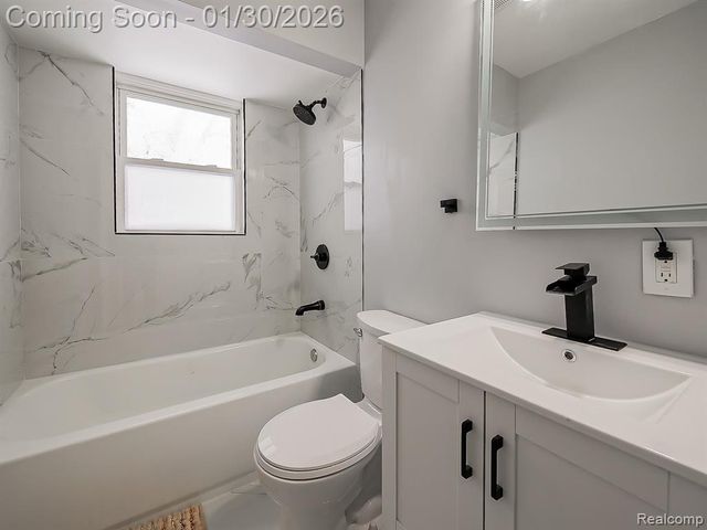 38 South Ascot Road, Waterford, MI 48328