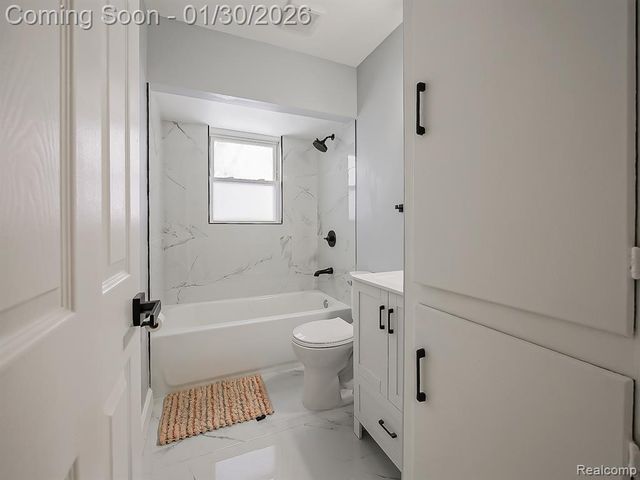 38 South Ascot Road, Waterford, MI 48328