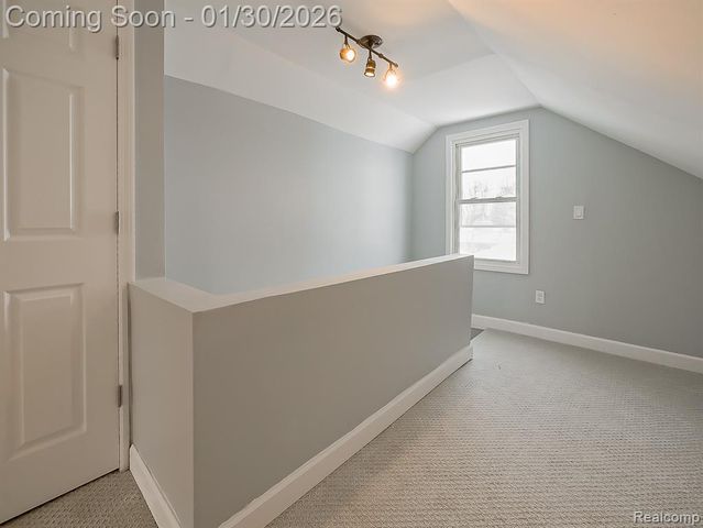 38 South Ascot Road, Waterford, MI 48328