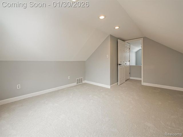 38 South Ascot Road, Waterford, MI 48328