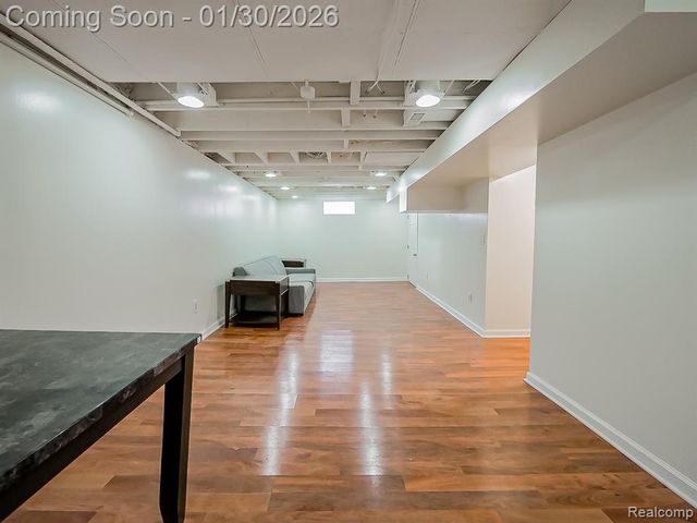 38 South Ascot Road, Waterford, MI 48328