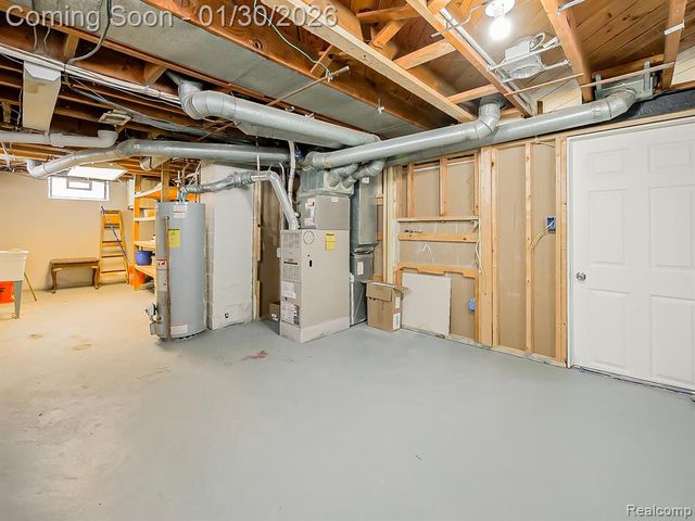 38 South Ascot Road, Waterford, MI 48328