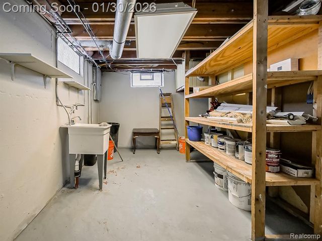 38 South Ascot Road, Waterford, MI 48328