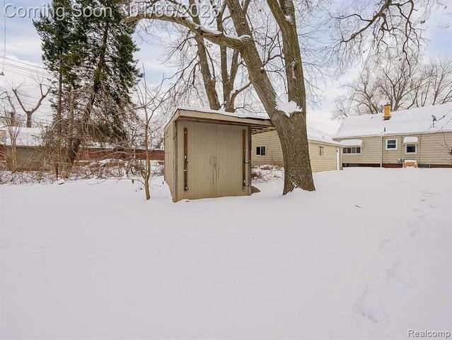 38 South Ascot Road, Waterford, MI 48328