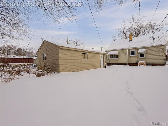 38 South Ascot Road, Waterford, MI 48328