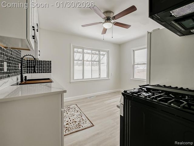 38 South Ascot Road, Waterford, MI 48328