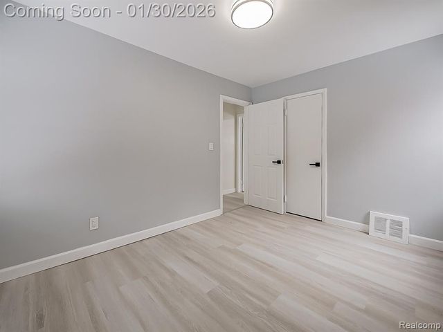 38 South Ascot Road, Waterford, MI 48328