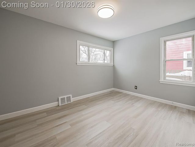 38 South Ascot Road, Waterford, MI 48328