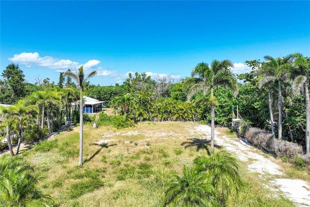 524 Lagoon DR, SANIBEL, FL 33957 — photo 2