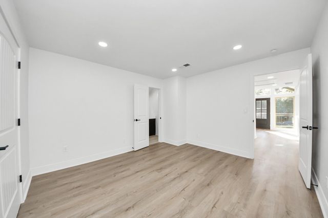 13946 Dolphin Drive, Willis, TX 77318