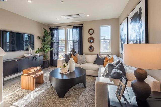 2058 Barnes Wharf Lane, Alameda, CA 94501