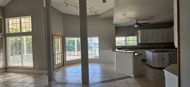 137 Oakview Road, Gainesville, TX 76240