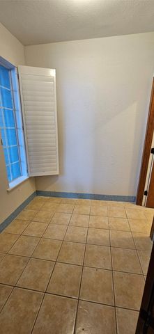 137 Oakview Road, Gainesville, TX 76240