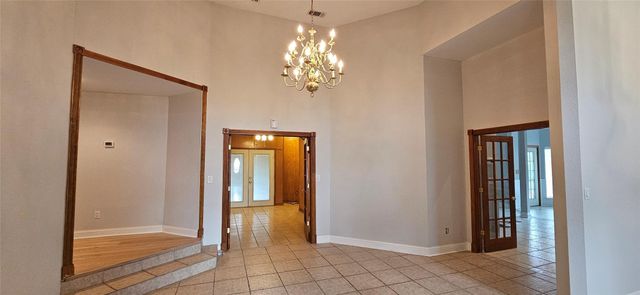 137 Oakview Road, Gainesville, TX 76240