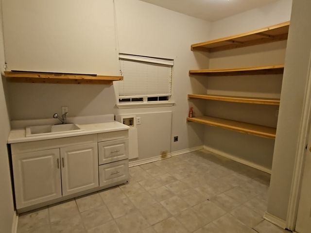 137 Oakview Road, Gainesville, TX 76240