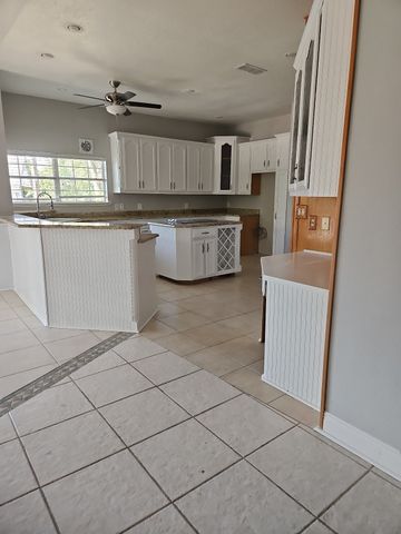 137 Oakview Road, Gainesville, TX 76240