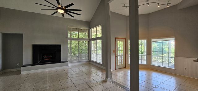 137 Oakview Road, Gainesville, TX 76240