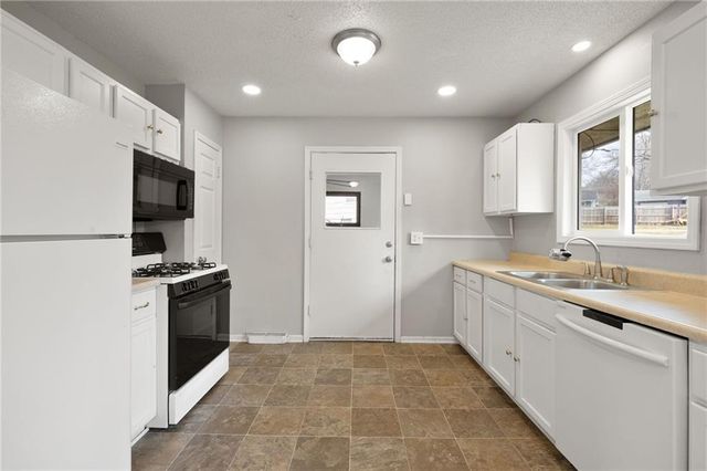 3704 E 107th Street, Kansas City, MO 64137