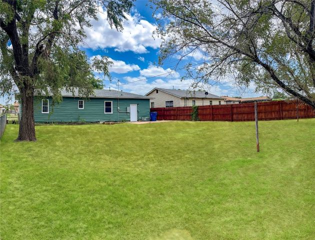 1329 E Spruce Street, Altus, OK 73521