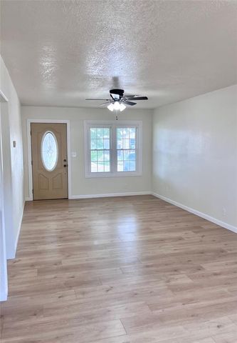 1329 E Spruce Street, Altus, OK 73521