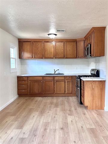 1329 E Spruce Street, Altus, OK 73521