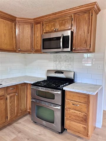 1329 E Spruce Street, Altus, OK 73521
