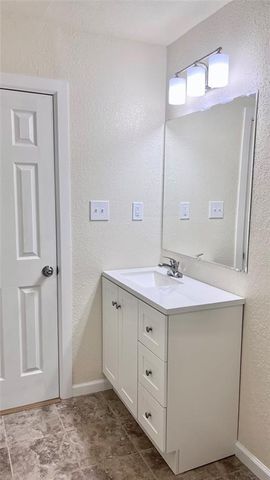 1329 E Spruce Street, Altus, OK 73521
