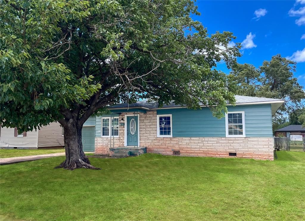 1329 E Spruce Street, Altus, OK 73521
