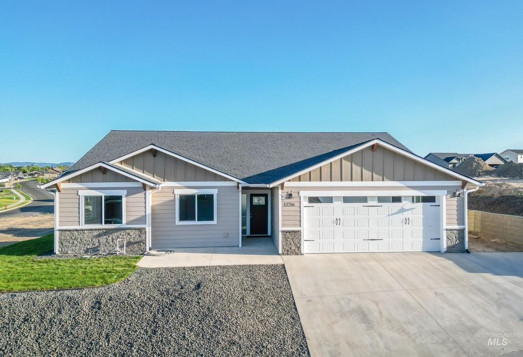 1736 Golden Hills Dr, Lewiston, ID 83501