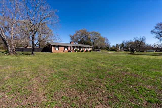 300 N Green Street, Williamston, SC 29697