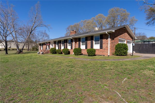 300 N Green Street, Williamston, SC 29697