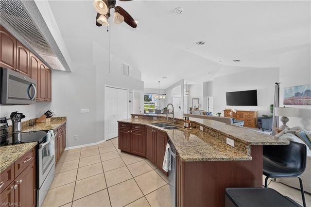 519 NE 19th TER, Cape Coral, FL 33909