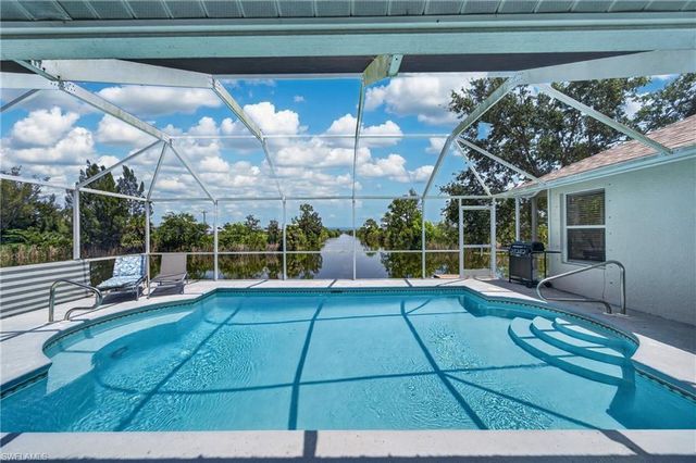 519 NE 19th TER, Cape Coral, FL 33909