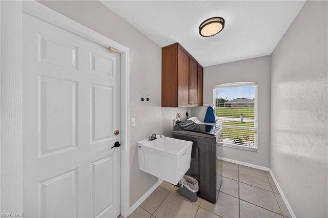 519 NE 19th TER, Cape Coral, FL 33909