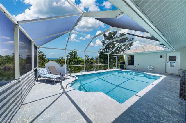 519 NE 19th TER, Cape Coral, FL 33909