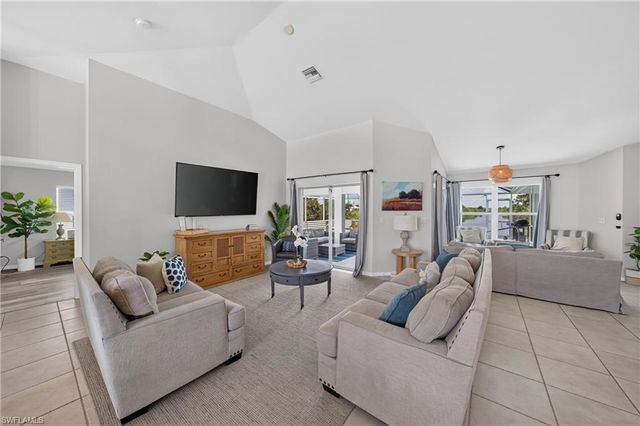 519 NE 19th TER, Cape Coral, FL 33909