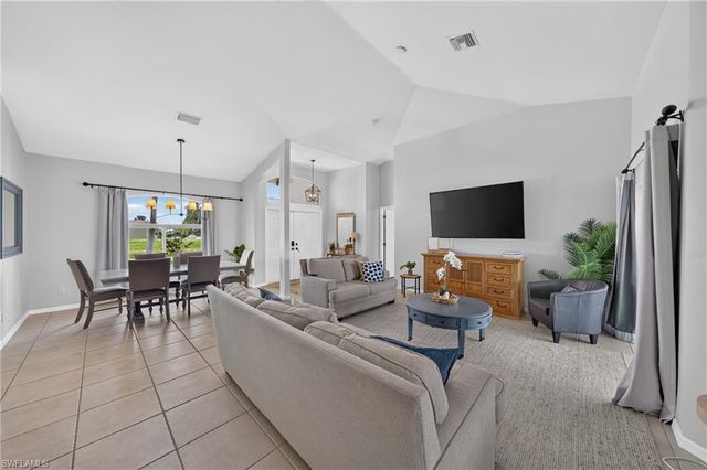 519 NE 19th TER, Cape Coral, FL 33909
