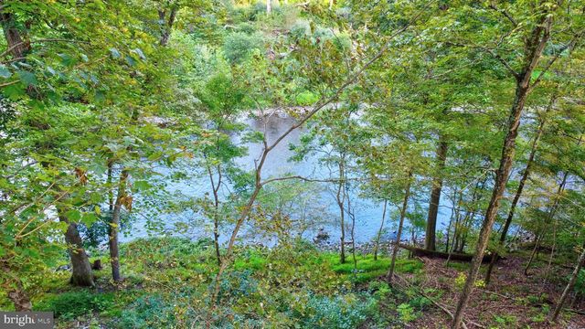133 BAVINGTON RD, Perkiomenville, PA 18074