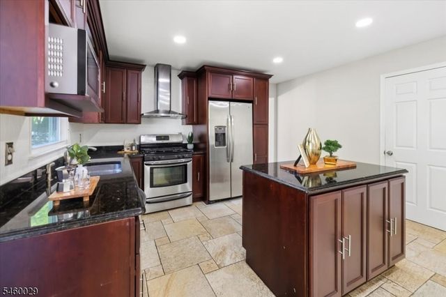 45 Holyoke Rd, Wayne Twp., NJ 07470