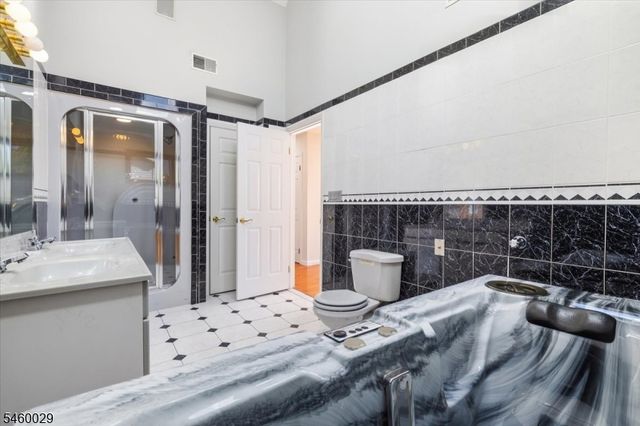 45 Holyoke Rd, Wayne Twp., NJ 07470