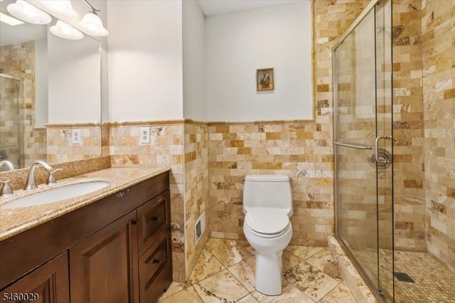 45 Holyoke Rd, Wayne Twp., NJ 07470