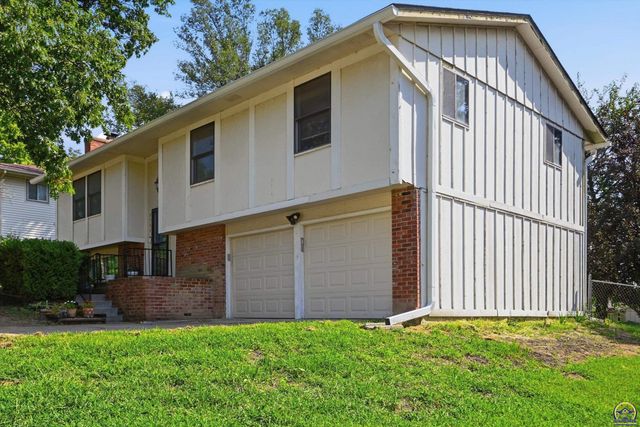 2724 SW Tutbury Town RD, Topeka, KS 66614