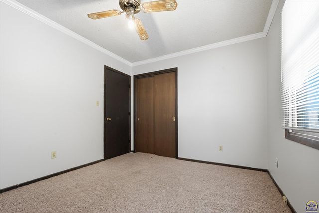 2724 SW Tutbury Town RD, Topeka, KS 66614