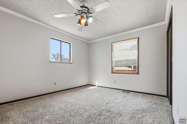 2724 SW Tutbury Town RD, Topeka, KS 66614