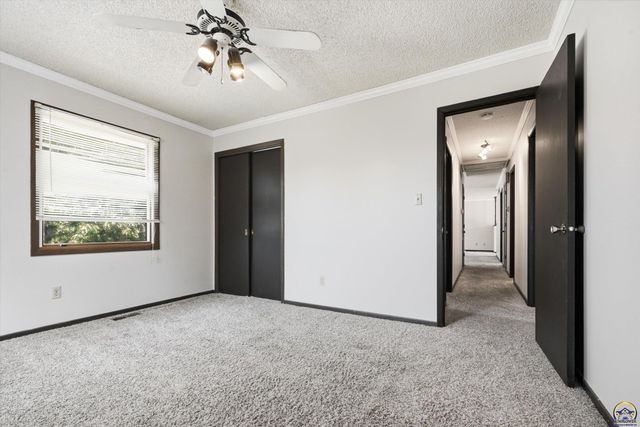 2724 SW Tutbury Town RD, Topeka, KS 66614