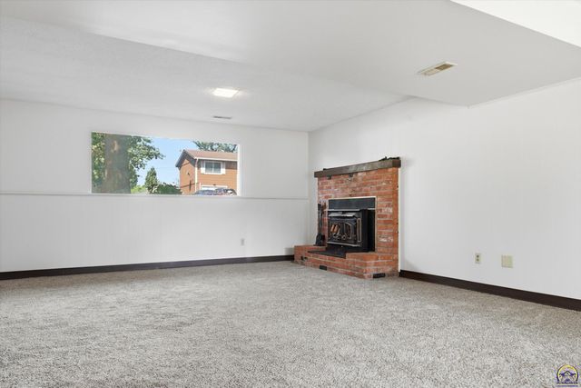 2724 SW Tutbury Town RD, Topeka, KS 66614