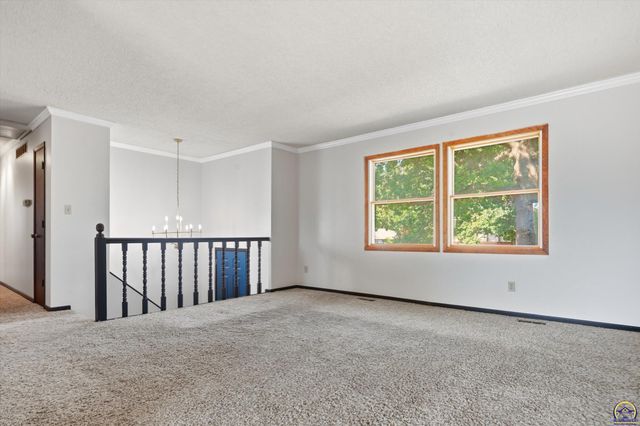2724 SW Tutbury Town RD, Topeka, KS 66614