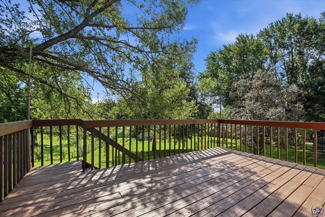 2724 SW Tutbury Town RD, Topeka, KS 66614